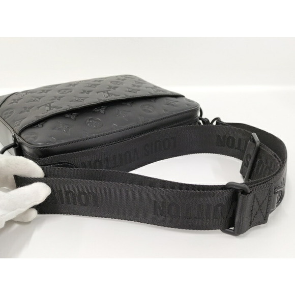 Louis Vuitton Duo Messenger Monogram Shoulder Bag - Picture 4 of 8